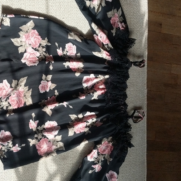 Rose blouse - Picture 2 of 2